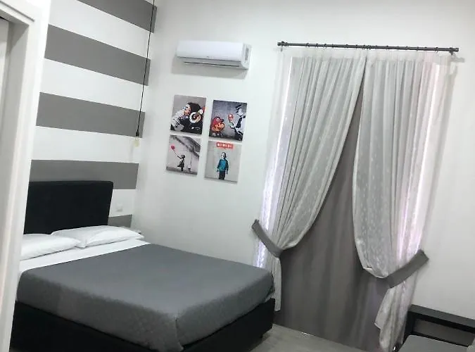 Downtown Bed and breakfast 4*