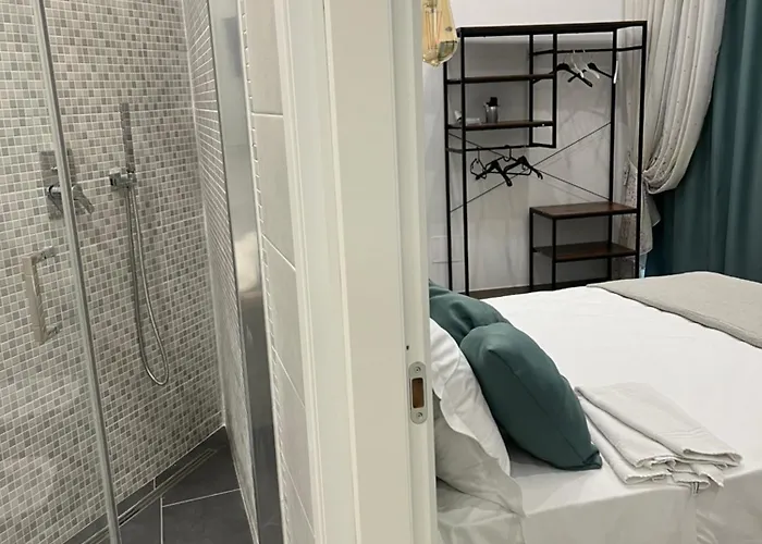 Downtown Bed and breakfast 4*