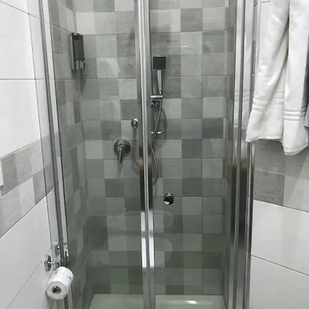 فندق مبيت وإفطار Downtown 4*